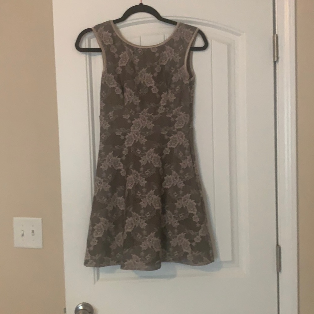 dress with flower lace design